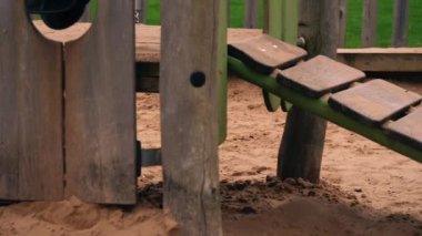Çocuk oyun parkı ortamında kum çukuru seçici odaklanma görüntüsü