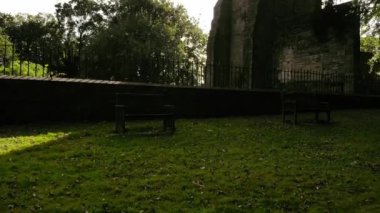 Ortaçağ kilise kulesi St Mary Mirfield İngiltere geniş zoom hava aracı seçici odak