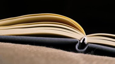 Günlük günlük defteri arkaplanını aç Dolly 4k çekimini kapat seçici odak noktası