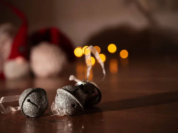 Pırıl pırıl yanan bir Noel mücevheri. Arka plan bokeh orta ekran seçici odak noktası.