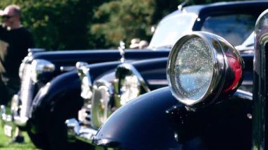 Austin Vintage klasik arabasının ızgarası 4K yakın çekim seçici odak noktası Ewsbury West Yorkshire İngiltere 4 Ekim 2022