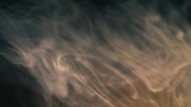 Kalın gri duman dönen ortam 4K seçici odak noktası