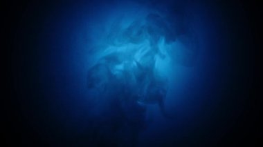 Koyu mavi dumanlı girdap dönen ortam 4k seçici odak noktası