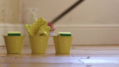 Süpürge süpürme odası ve orta boy 4k seçici odak noktası.