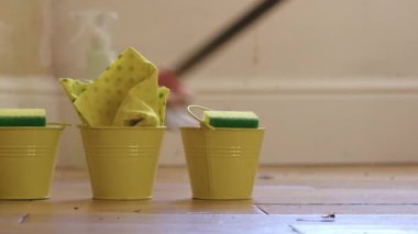 Süpürge süpürme odası ve orta boy 4k seçici odak noktası.