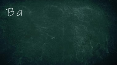 Kara tahta 4k animasyonunda öğretmenlik yapmak için elmayla okula dönüyorum.