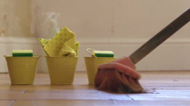 Süpürge süpürme odası ve orta boy 4k seçici odak noktası.