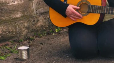 Gitar sokak sokak sokak sokak sokak sokak sokak çalgıcısı seçici odak noktası