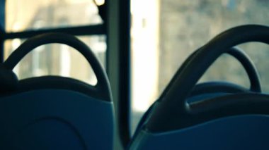 Şehir içi otobüs yolculuğu 4k 'lık seçici odak noktasını kapat