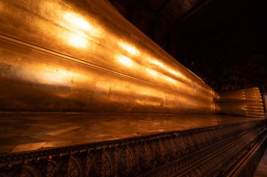 Yaslanan Buda Wat Pho 'nun dev heykeli. Bangkok, Tayland) Bangkok, Tayland