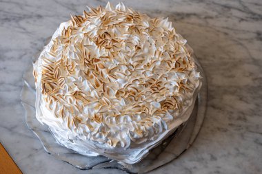 Karamelli limonlu turta.