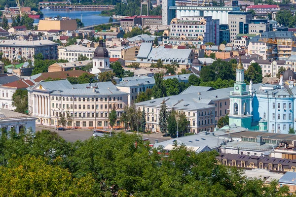 高さのキエフの 契約広場と町役場の景色 高品質の写真 — ストック写真