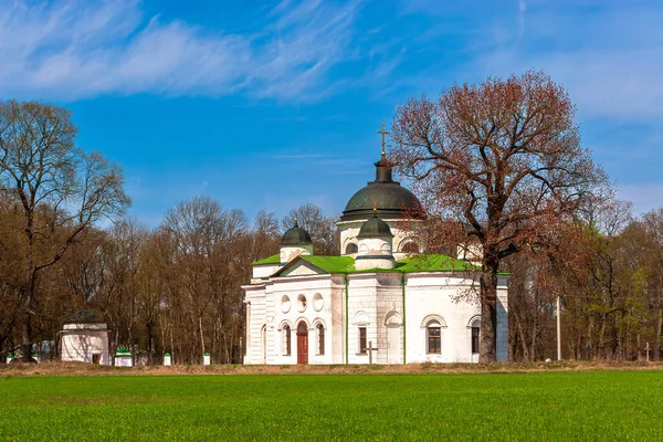 カチャニヴァカにある小さな白い教会 高品質の写真 — ストック写真