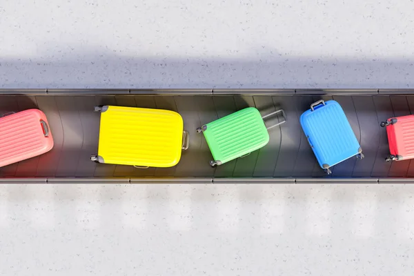 空港ビルでコンベアベルト上に配置旅行のための多色のスーツケースの3Dレンダリングトップビュー — ストック写真