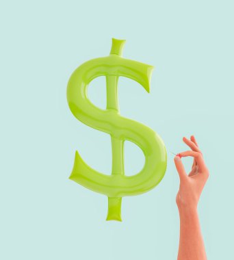 Üç boyutlu canlı görüntü, ekin anonim kişinin şişirilebilir gri dolar sembolünü delmesi ve yeşil arka planda iğne kullanması.