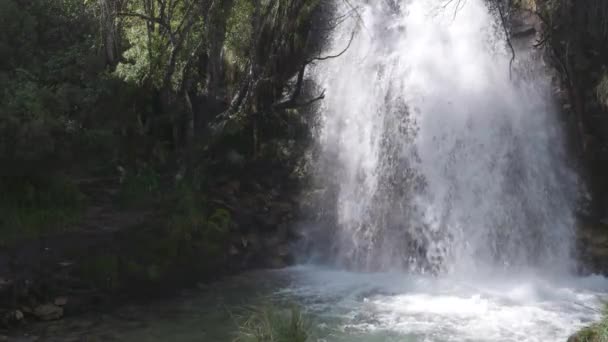 Wasserfall Peruanischen Hochland — Stockvideo
