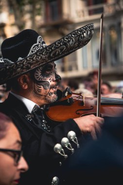 Barselona, Katalonya, İspanya, 4 Kasım 2023 - Meksika Ölüler Günü 'nü kutlayan Rambla Katalunya Geçidi.