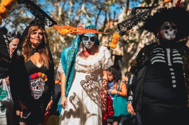 Barselona, Katalonya, İspanya, 4 Kasım 2023 - Meksika Ölüler Günü 'nü kutlayan Rambla Katalunya Geçidi.