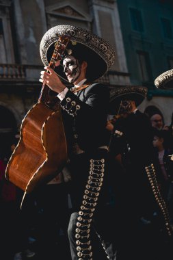 Barselona, Katalonya, İspanya, 4 Kasım 2023 - Meksika Ölüler Günü 'nü kutlayan Rambla Katalunya Geçidi.