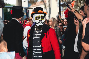 Barselona, Katalonya, İspanya, 4 Kasım 2023 - Meksika Ölüler Günü 'nü kutlayan Rambla Katalunya Geçidi.