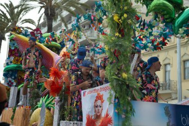 Barselona, Katalonya, İspanya, 8 Haziran 2025, lgtbq topluluğundan yüzlerce insan eşcinsel onur gününü kutlamak için geçit törenine katıldı..