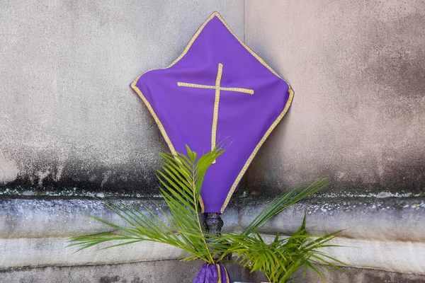 Святий Тиждень Хрест Покритий Фіолетовою Тканиною Період Позики Традиційне Католицьке — стокове фото