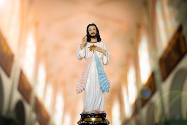 Merhametli İsa 'yı temsil eden heykel, ilahi merhamet - Katolik sembolü