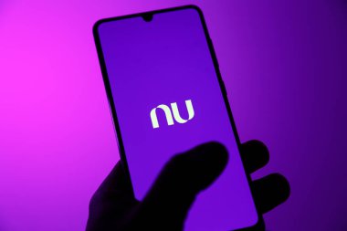 Sao Paulo, Brezilya - 28 Mart 2023: Nubank logosu, illüstrasyon görüntüsü
