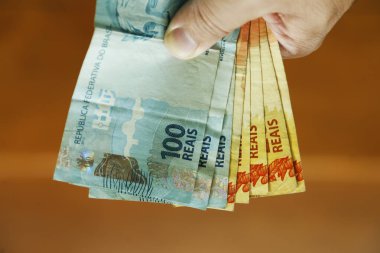 Brezilya 'dan bir ödeme almak - birkaç yüz banknot