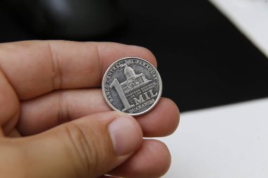 Paraguay 'dan 1000 guarani madeni para parmaklar arasında - Paraguay madeni para garantisi