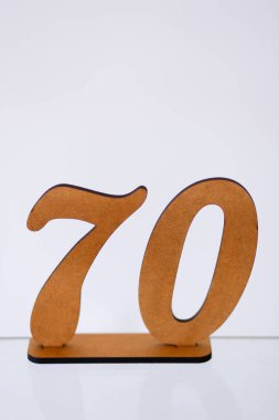 Yetmiş numaralı ahşap heykel, yetmiş yıllık parti.