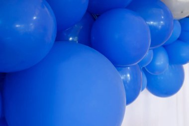 Çeşitli rengarenk balonlar. Çocukların doğum günü partisi, renkli renkler.