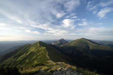 Slovakya Milli Parkı Küçük Fatra. Rozsutec, Küçük Fatra parkındaki zirvede. Slovakya sıradağları. 