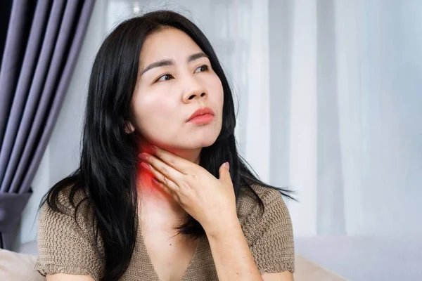 Asian Woman Self Examination Swollen Lymph Nomph Nodes Checks Her — 스톡 사진