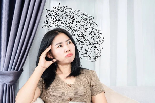 Stressad Asiatisk Kvinna Overthinking Något Med Negativa Känslor — Stockfoto