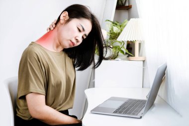 Asyalı Kadınlar Boyun ve Omuz Ağrısı, uzun süre oturmaktan rahatsız olmak, bilgisayarla çalışmak
