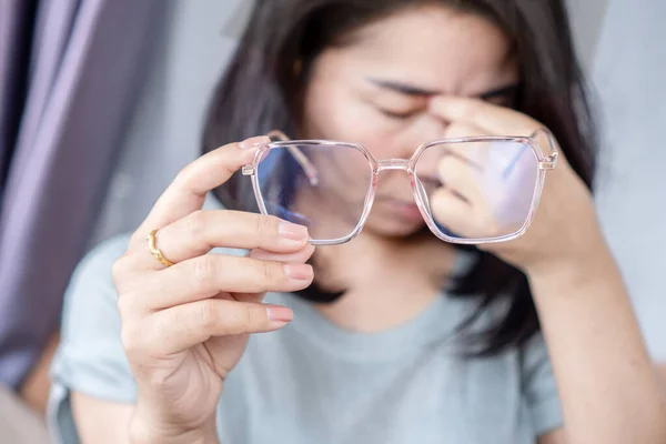 Mulher Asiática Sofrendo Olhos Cansados Visão Turva Visão Dupla Dor Imagem De Stock