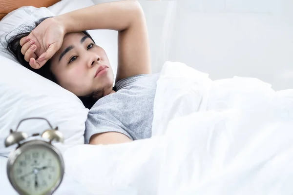 Asiatisk Kvinna Med Psykiska Hälsoproblem Över Tänkande Sömnproblem Koncept Stockbild