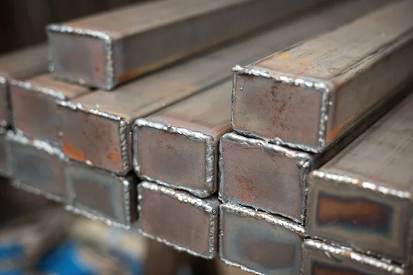 Kaynaklanmış Metal Profil Biraz Paslı Demir Boru — Stok fotoğraf