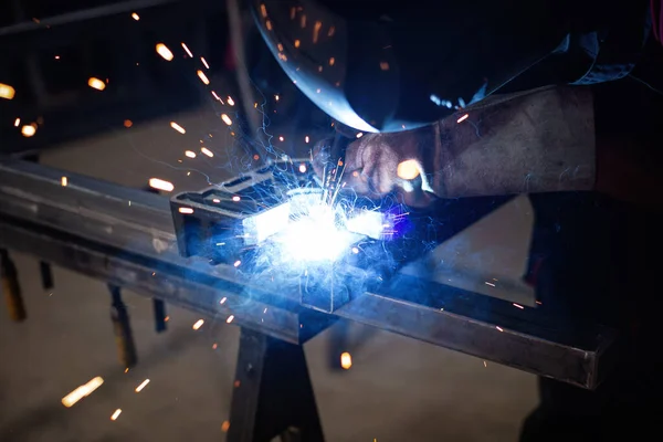 Welder Mig Tig Welding Craftsman Erecting Technical Steel Industrial Pretty — Stock Photo, Image