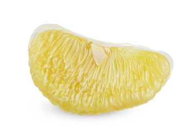 Dilimlenmiş pomelo beyaz arka planda izole edilmiş. Pomelo kırpma yolu