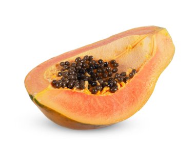 Dilimlenmiş papaya beyaz arka planda izole edilmiş. papaya kırpma yolu