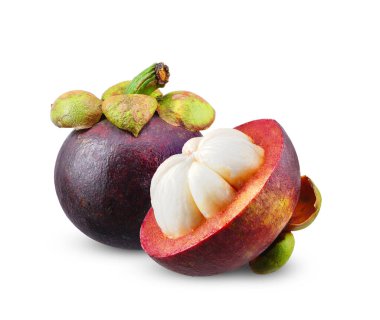 Beyaz arka planda yarı izole edilmiş mangosteen. Mangosteen kırpma yolu