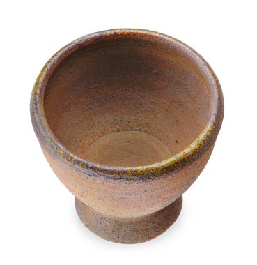 Terracotta havan topu beyaz arka planda izole edilmiş. Havan kesme yolu