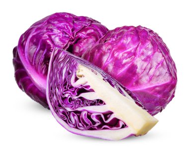 Beyaz arka planda kırmızı lahana var. lahana kesme şaplağı