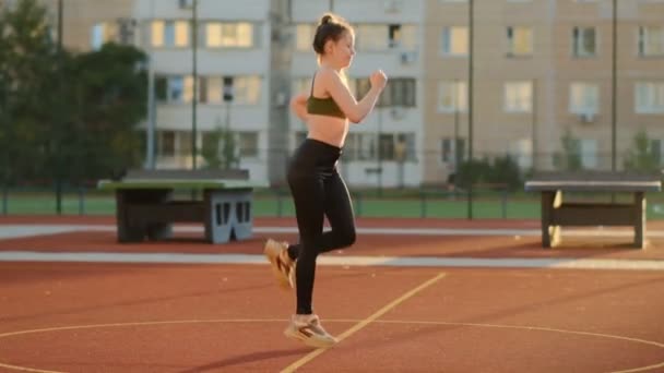 Mujer Atlética Corriendo Lugar Entrenando Estadio Concepto Deporte Fitness Aeróbic — Vídeo de stock