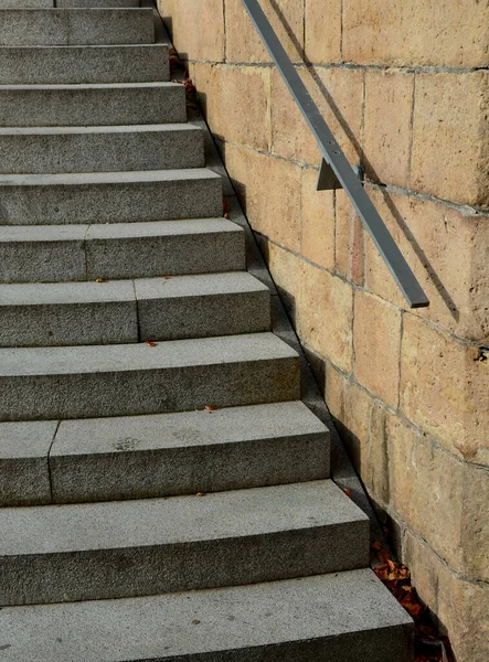 Σκάλες Στην Προκυμαία Μπαίνετε Από Την Πύλη Μέσω Των Κυκλικά — Φωτογραφία Αρχείου
