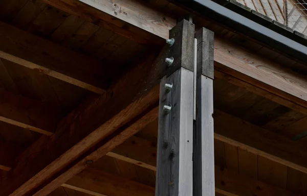 The use of high-strength beams glued from several pieces of spruce wood does not twist and is suitable for the construction of pergolas, towers and buildings. Tightening with large screws with washer, joining the beams using a steel inserted  notch