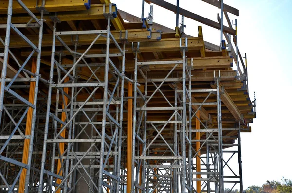 Güçlendirilmiş Çelik Betondan Yapılmış Evler Depreme Dayanıklıdır Birkaç Kat Yüksekliğinde — Stok fotoğraf