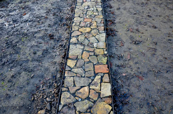 Pavimento Piedra Acaba Poner Seco Relleno Grava Entre Dos Bordillos —  Fotos de Stock